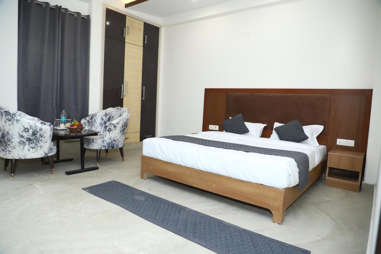 Lyf Corporate Suites - Noida Sector 19 ภายนอก รูปภาพ