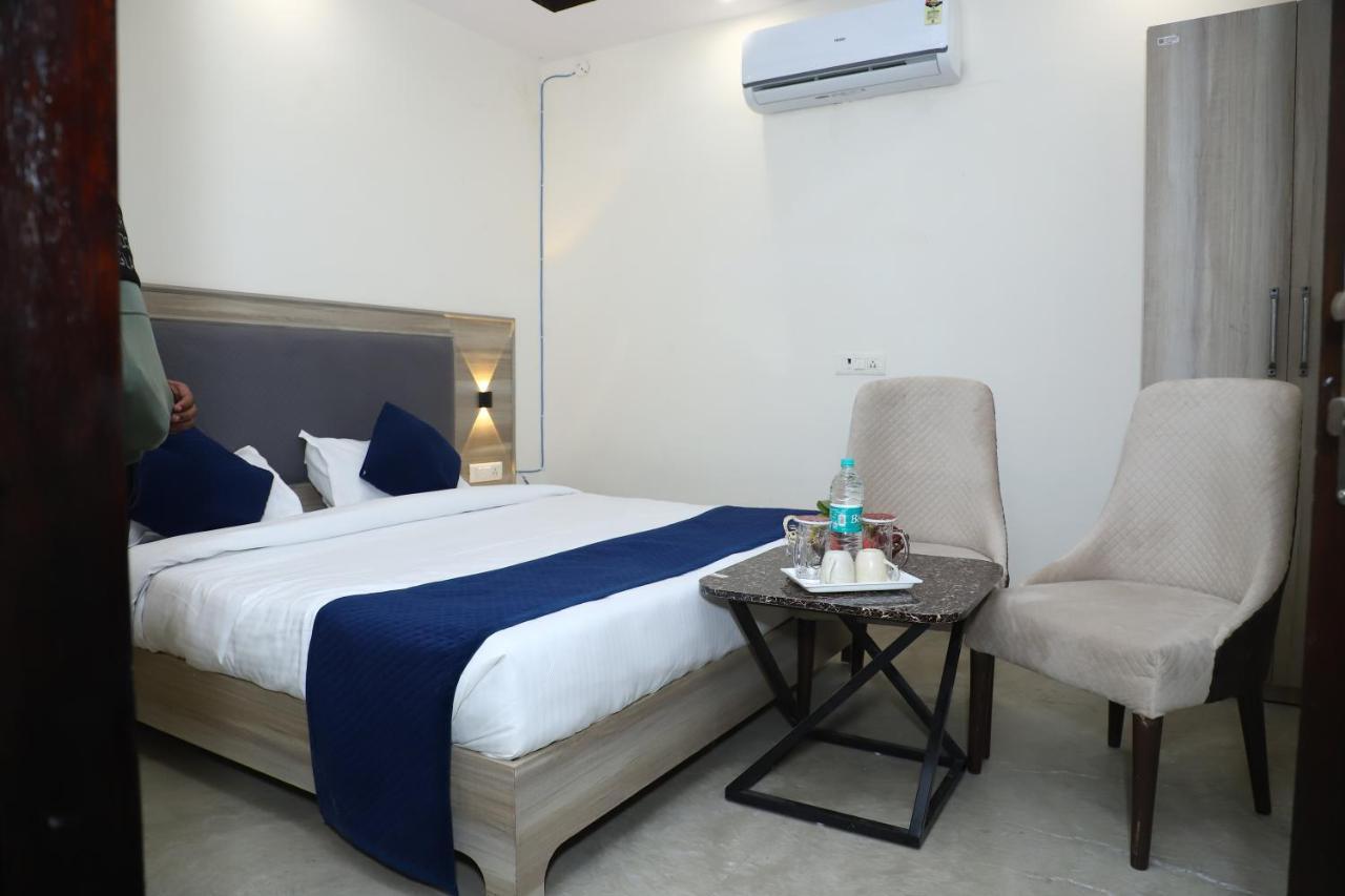 Lyf Corporate Suites - Noida Sector 19 ภายนอก รูปภาพ