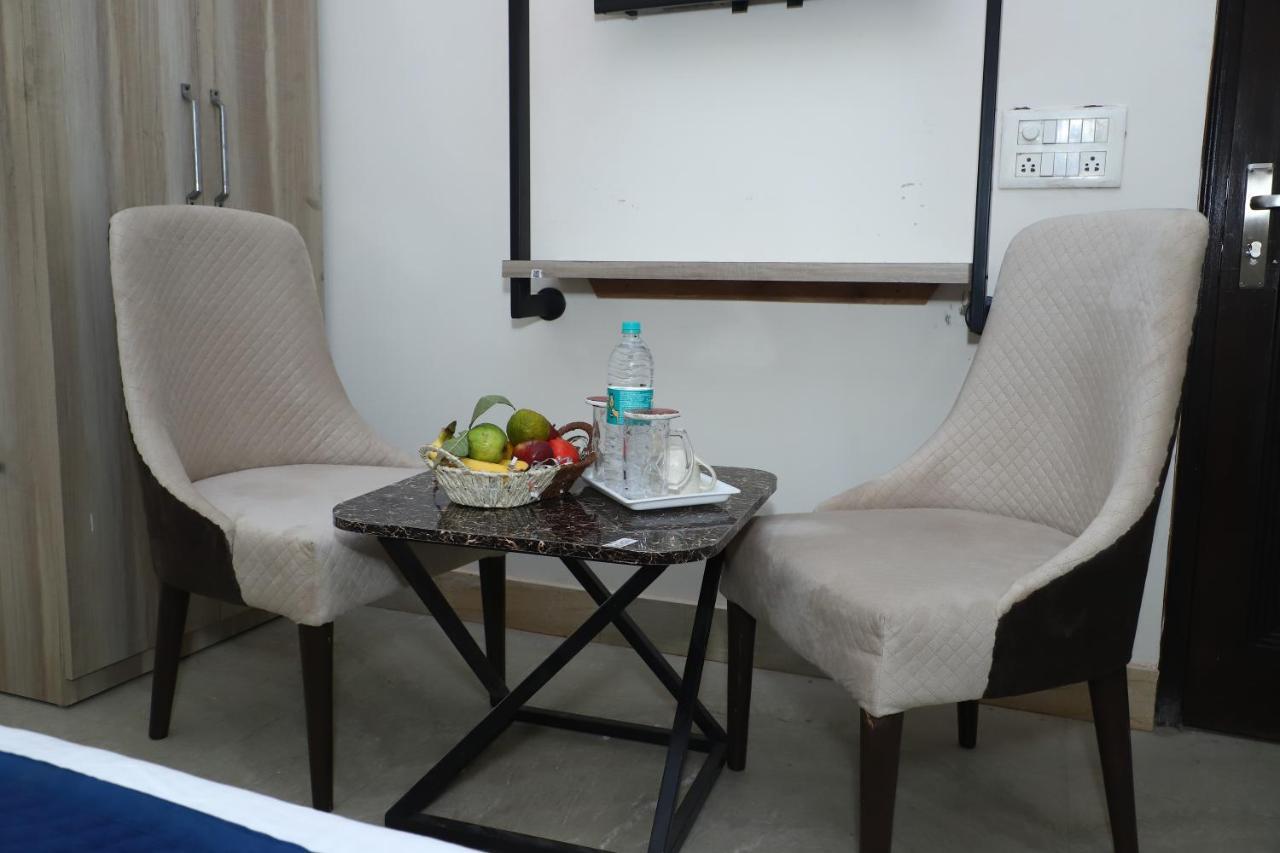 Lyf Corporate Suites - Noida Sector 19 ภายนอก รูปภาพ
