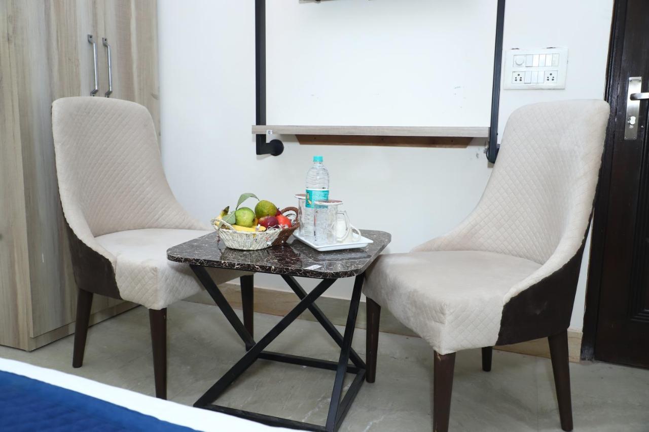 Lyf Corporate Suites - Noida Sector 19 ภายนอก รูปภาพ
