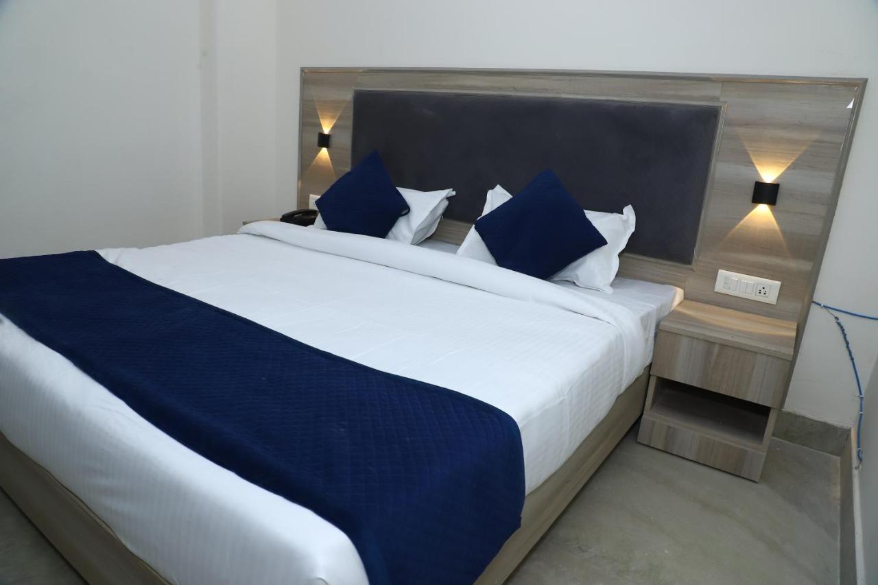 Lyf Corporate Suites - Noida Sector 19 ภายนอก รูปภาพ