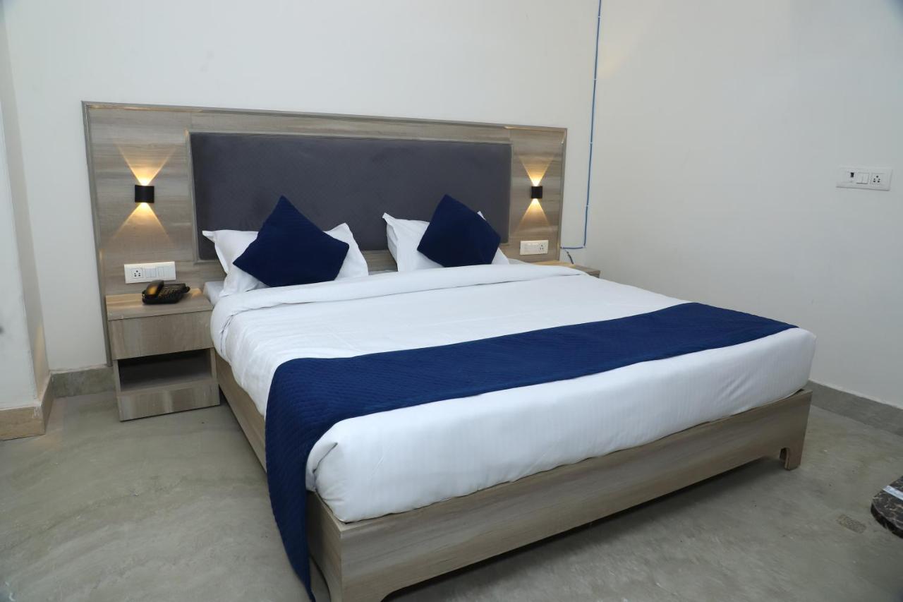 Lyf Corporate Suites - Noida Sector 19 ภายนอก รูปภาพ