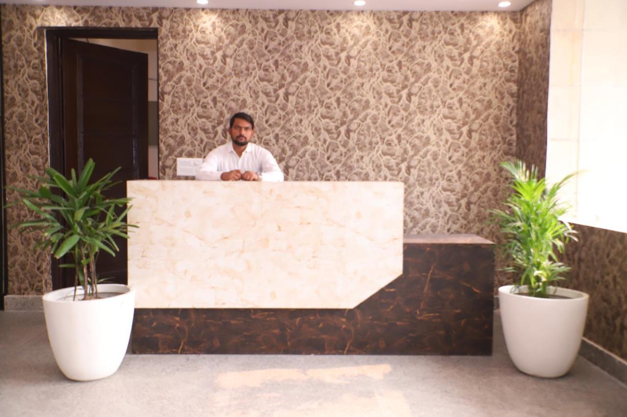 Lyf Corporate Suites - Noida Sector 19 ภายนอก รูปภาพ