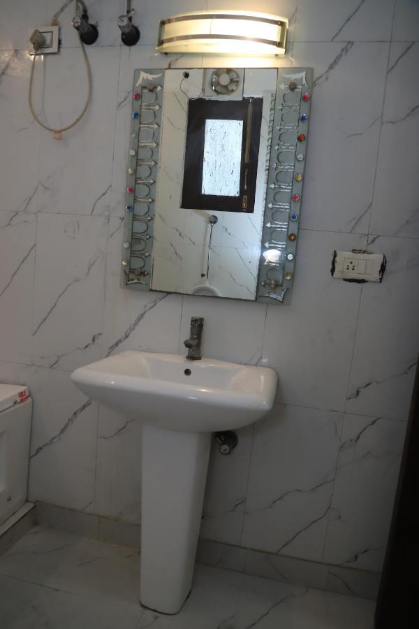 Lyf Corporate Suites - Noida Sector 19 ภายนอก รูปภาพ