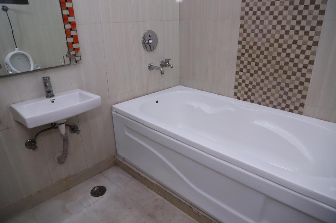 Lyf Corporate Suites - Noida Sector 19 ภายนอก รูปภาพ