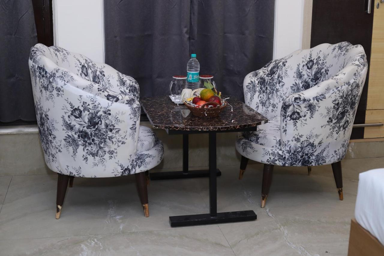Lyf Corporate Suites - Noida Sector 19 ภายนอก รูปภาพ