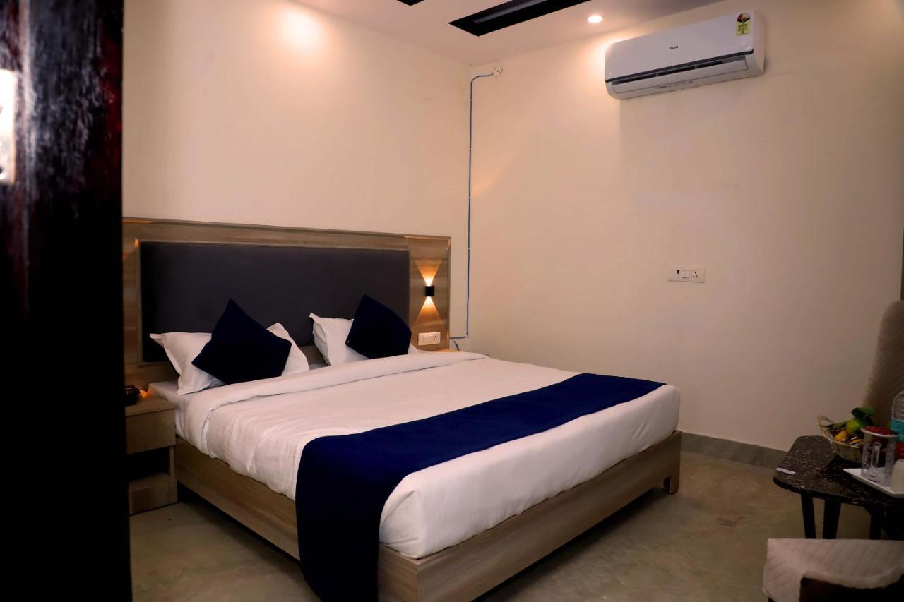 Lyf Corporate Suites - Noida Sector 19 ภายนอก รูปภาพ