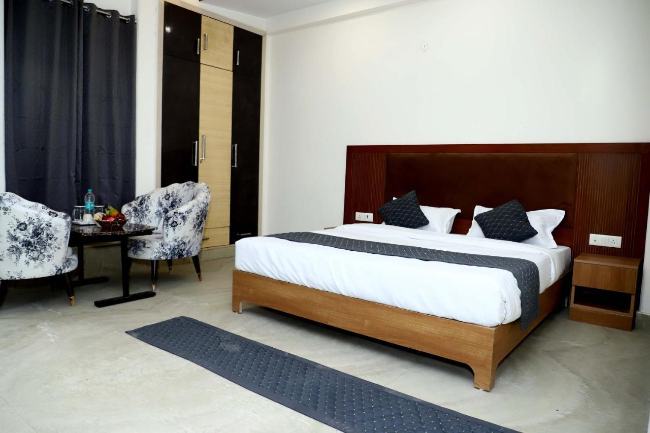 Lyf Corporate Suites - Noida Sector 19 ภายนอก รูปภาพ