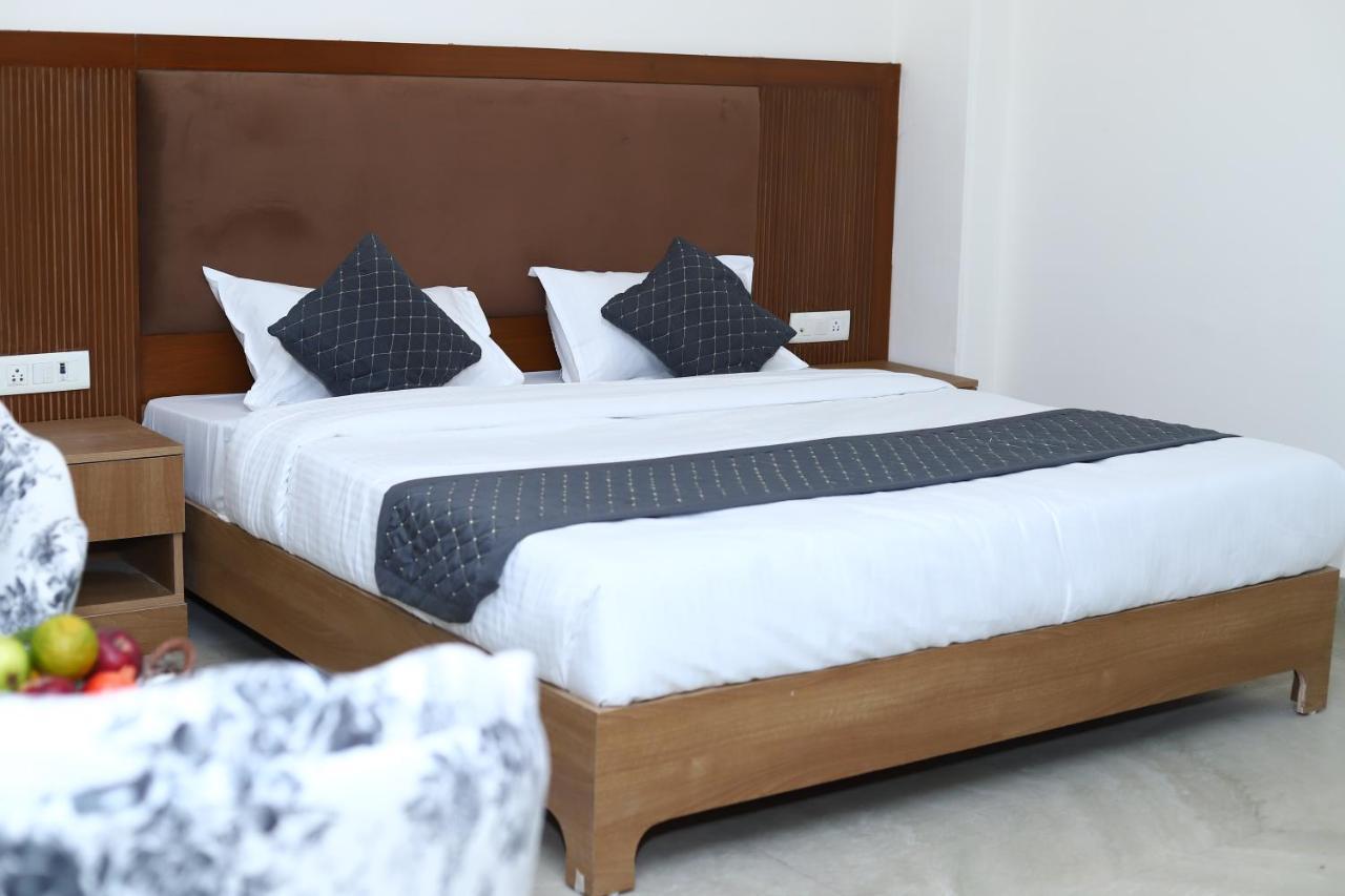 Lyf Corporate Suites - Noida Sector 19 ภายนอก รูปภาพ